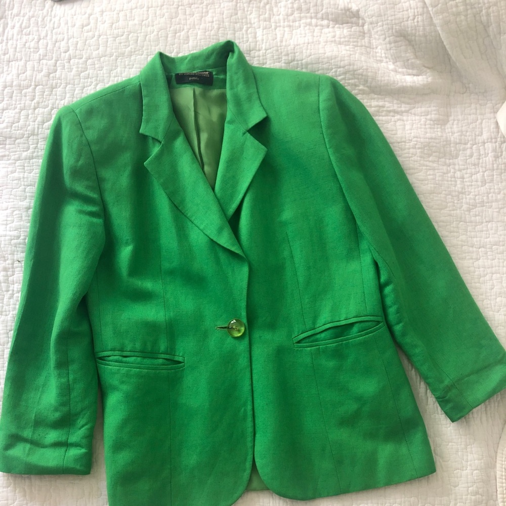 Harve Bernard Green blazer with transparent yellow buttons.